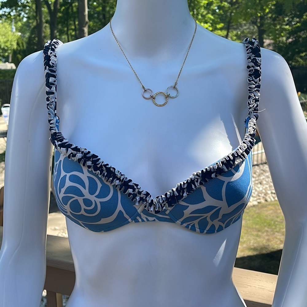 BCBG maxazria size, small light, blue, dark blue and white